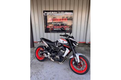YAMAHA MT-09
