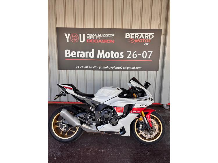 YAMAHA R1 