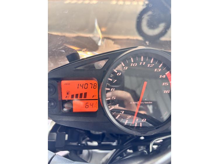 SUZUKI GSR 600