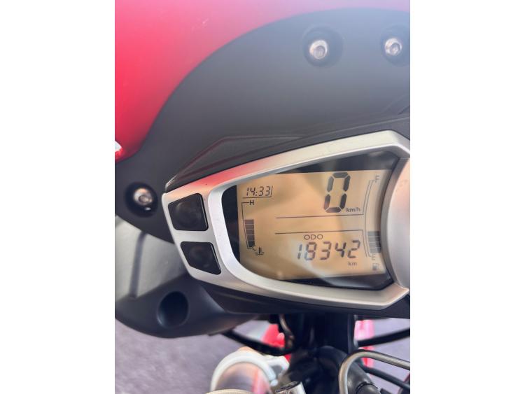 TRIUMPH SPEED TRIPLE 1050